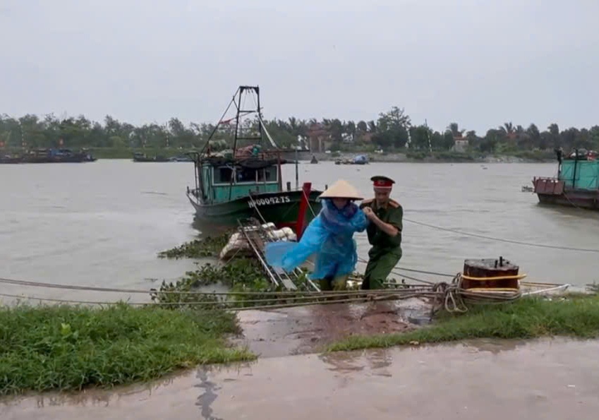Công an xã Kiến Hải (Hải Phòng): Đồng bộ các phương án phòng, chống bão số 3, bảo vệ tuyệt đối an toàn tính mạng, tài sản cho nhân dân